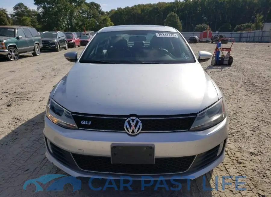 3VW4T7AJ6EM215988# 5