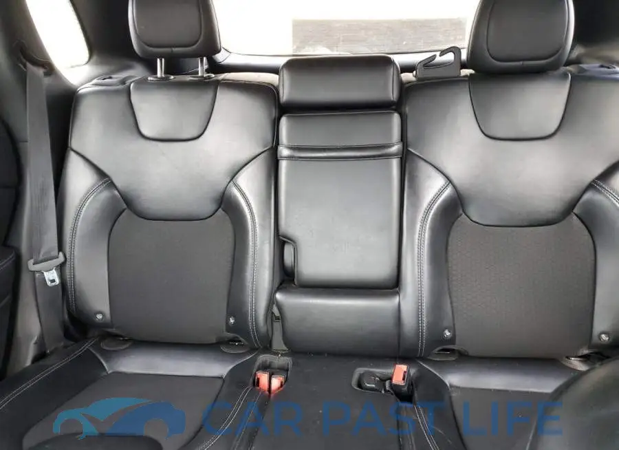 1C4PJLLB0KD145559# 10