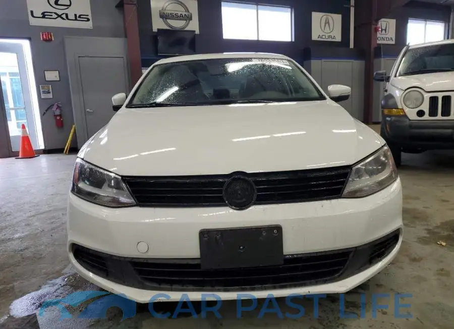 3VWD17AJ2EM270430# 5