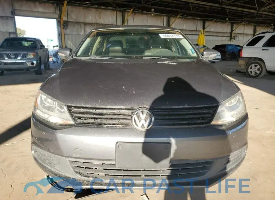 3VWD17AJ2EM243681# 5