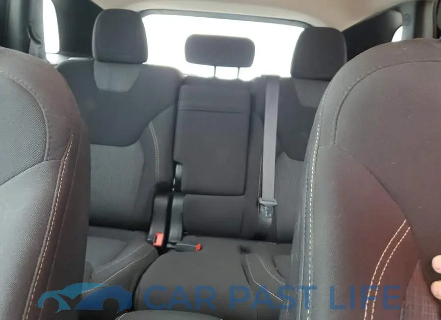 1C4PJLCB1GW143802# 10