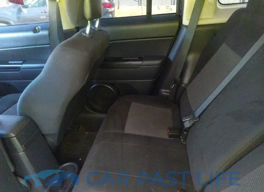 1C4NJRFB2FD125695# 8