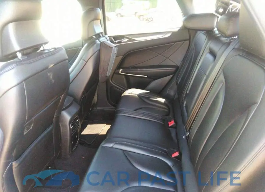 5LMCJ1D90KUL17869# 8