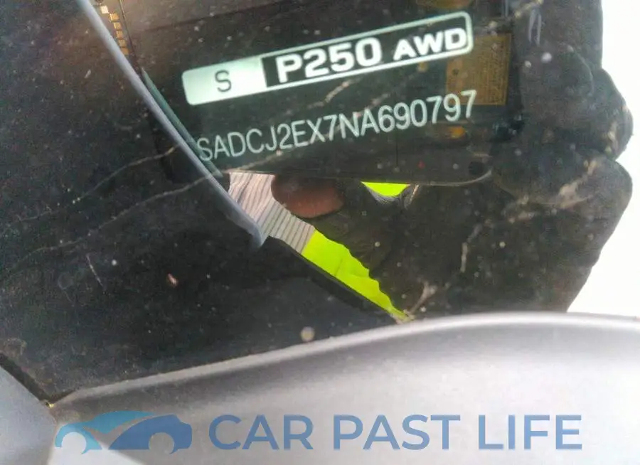 SADCJ2EX7NA690797# 9
