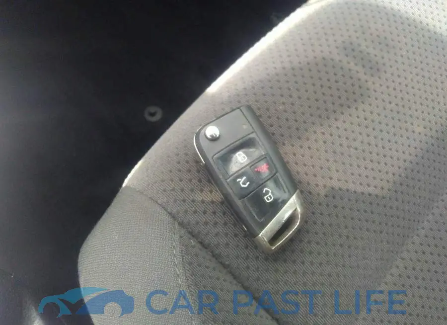 3VW5T7AU7FM002094# 11