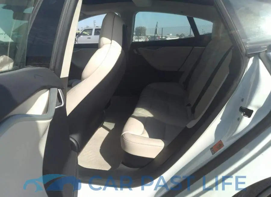 5YJSA1E28JF248070# 8