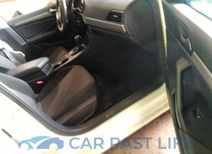 3VWCB7BU5KM225009# 5