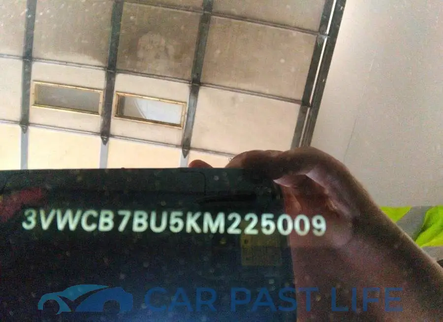 3VWCB7BU5KM225009# 9