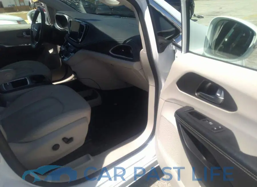 2C4RC1L75MR602949# 5