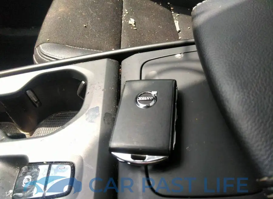YV4162UK5L2262998# 11