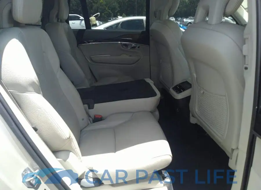 YV4A22PK5J1372461# 8