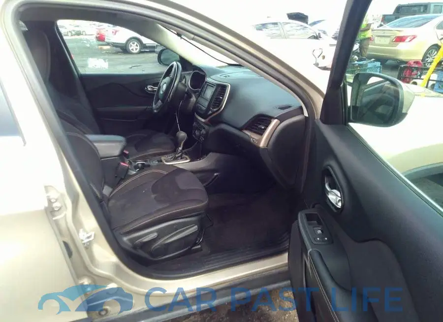1C4PJLCB7FW682956# 5