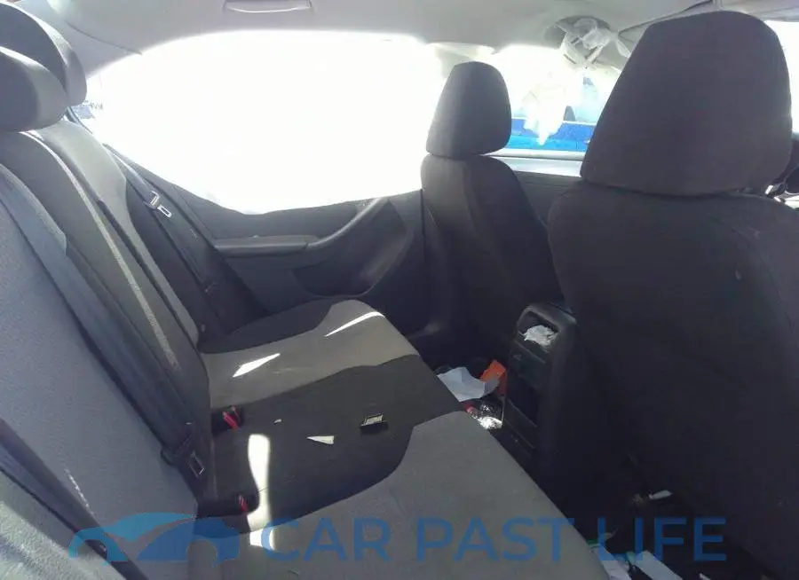 3VW2B7AJXHM235756# 8