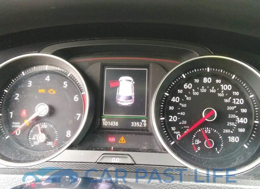 3VW5T7AU4FM059384# 7