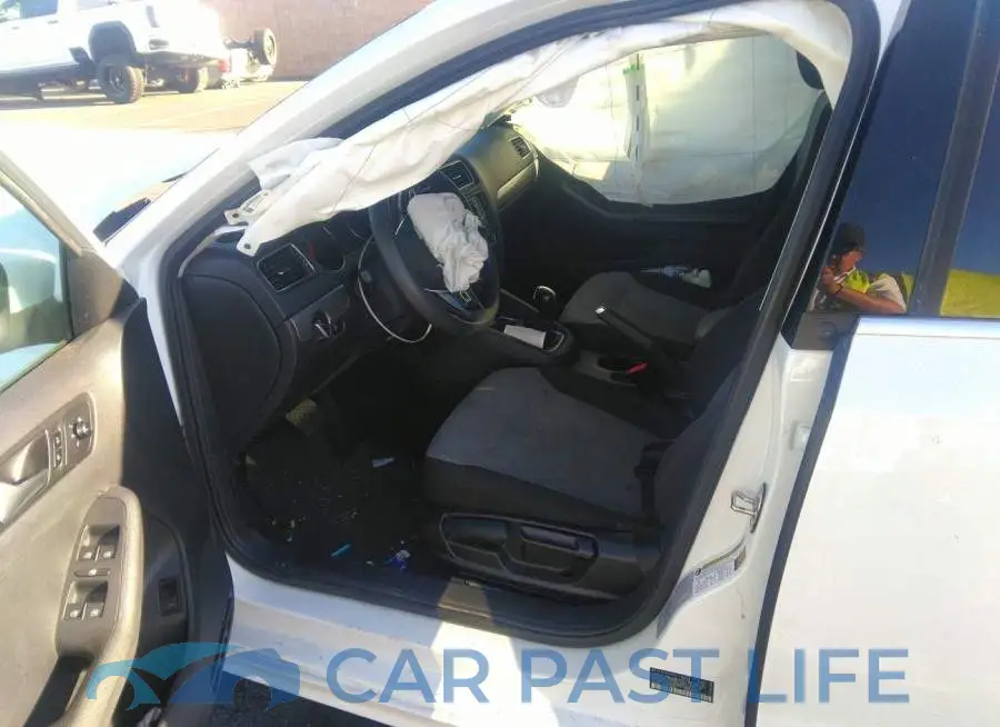 3VW2B7AJXHM398892# 5