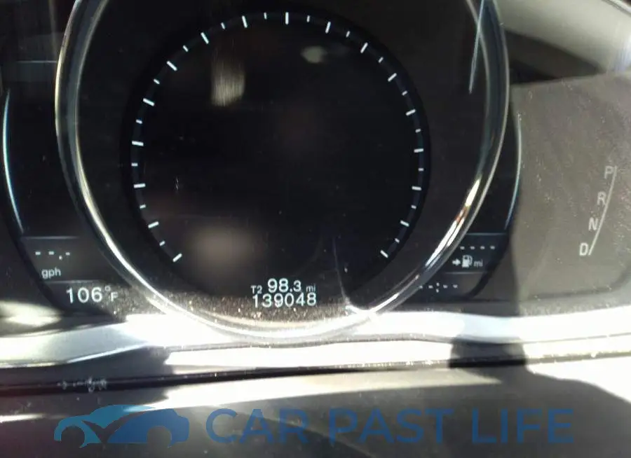 YV4612HK8F1001955# 7