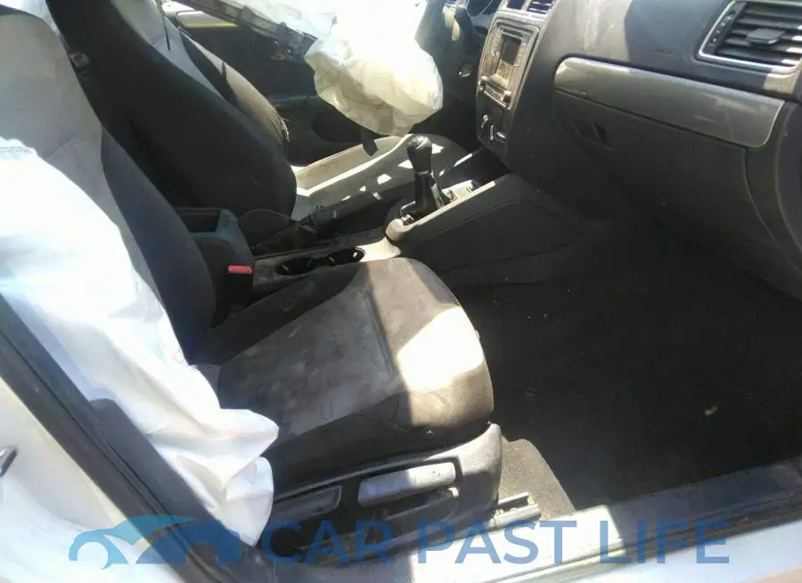 3VW167AJ1HM214410# 5