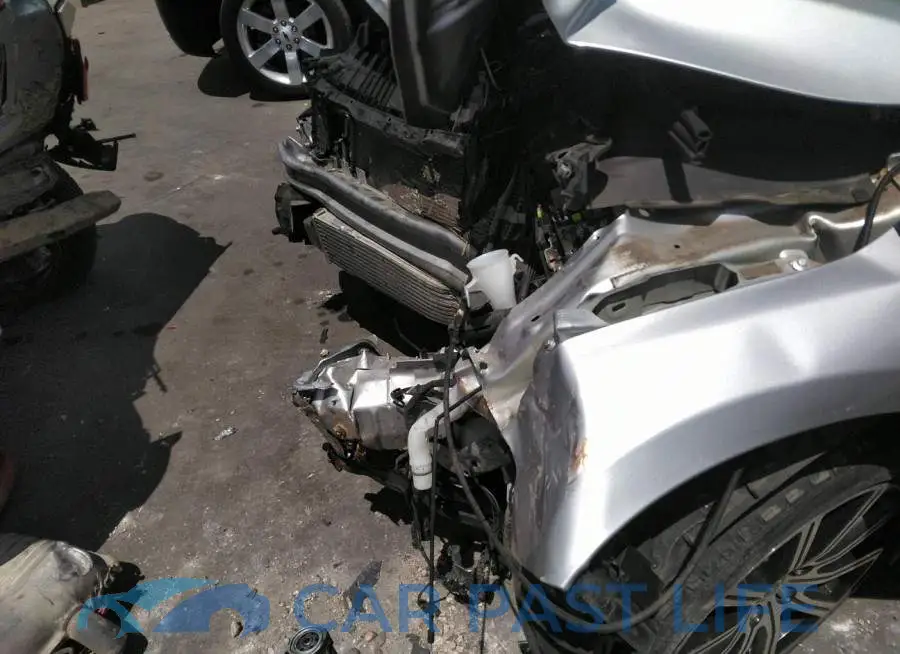 LYV402HK8HB137625# 6