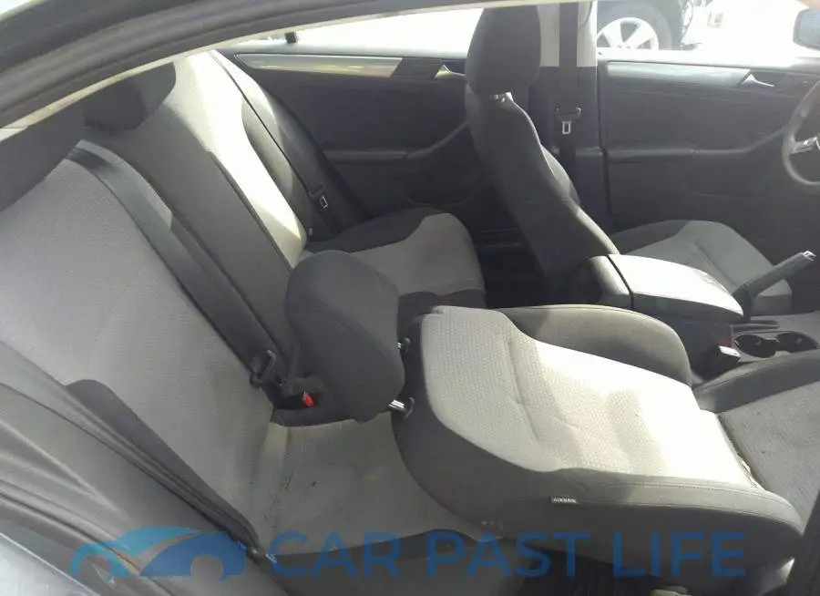 3VW2B7AJ8HM220947# 8