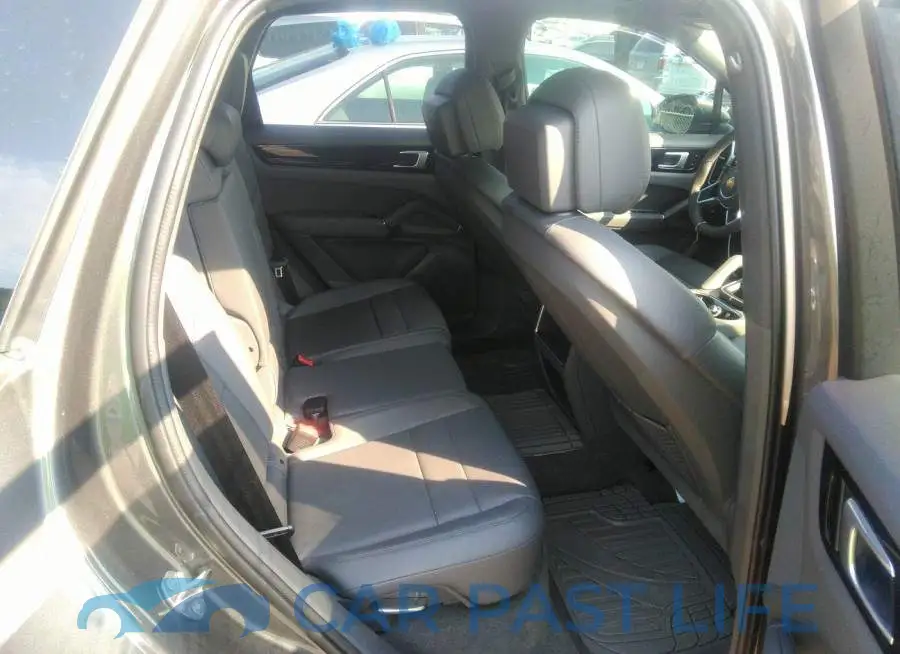 WP1AA2AY1MDA03858# 8