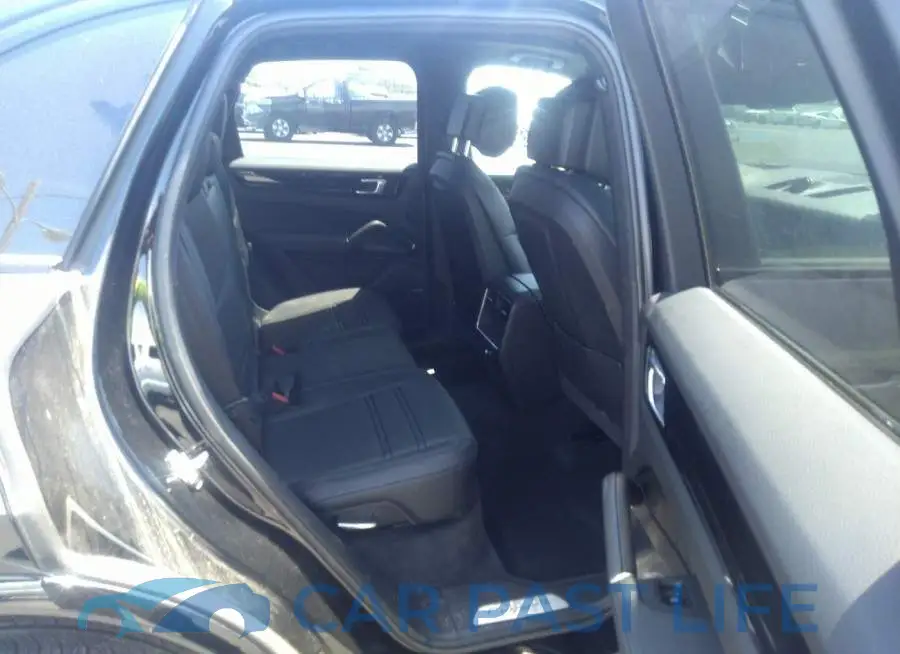 WP1AA2AY6MDA04584# 8