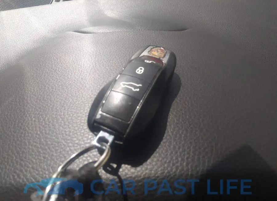 WP1AE2A27GLA63704# 11