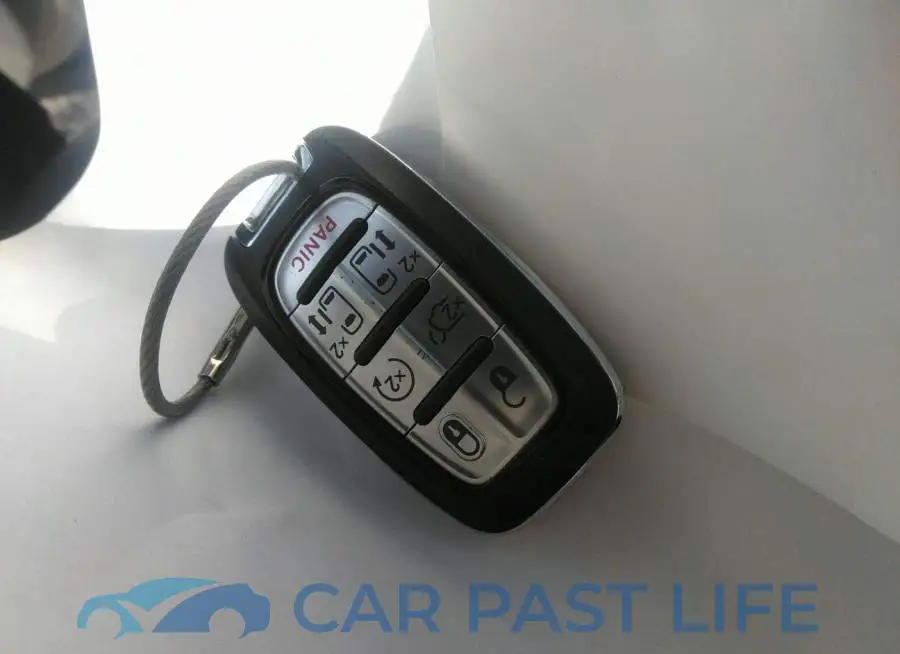 2C4RC1DG3MR543592# 11