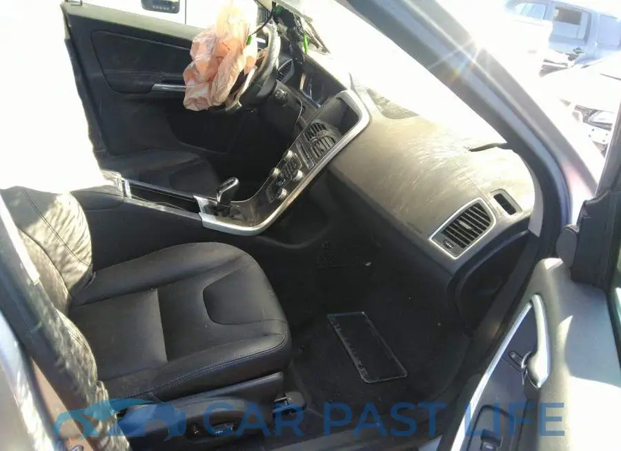 YV4902RM3G2795923# 5
