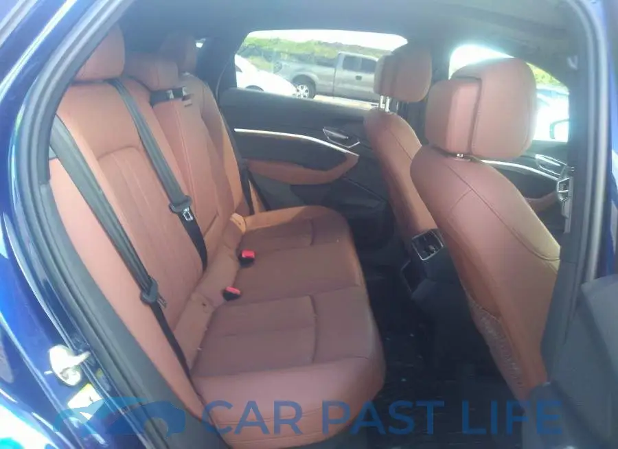 WA12AAGE6NB031661# 8