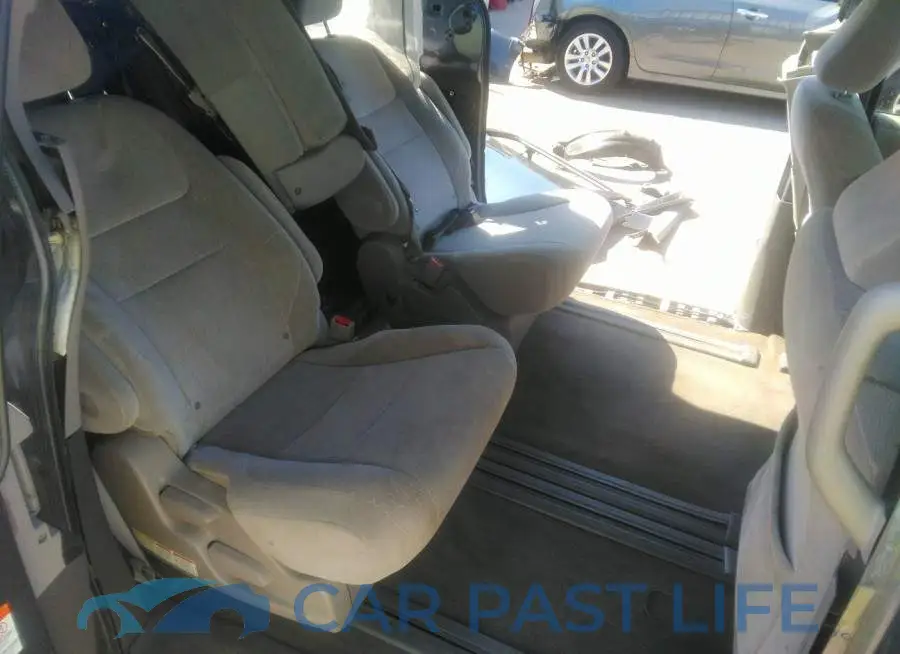 5TDKK3DC2FS590961# 8
