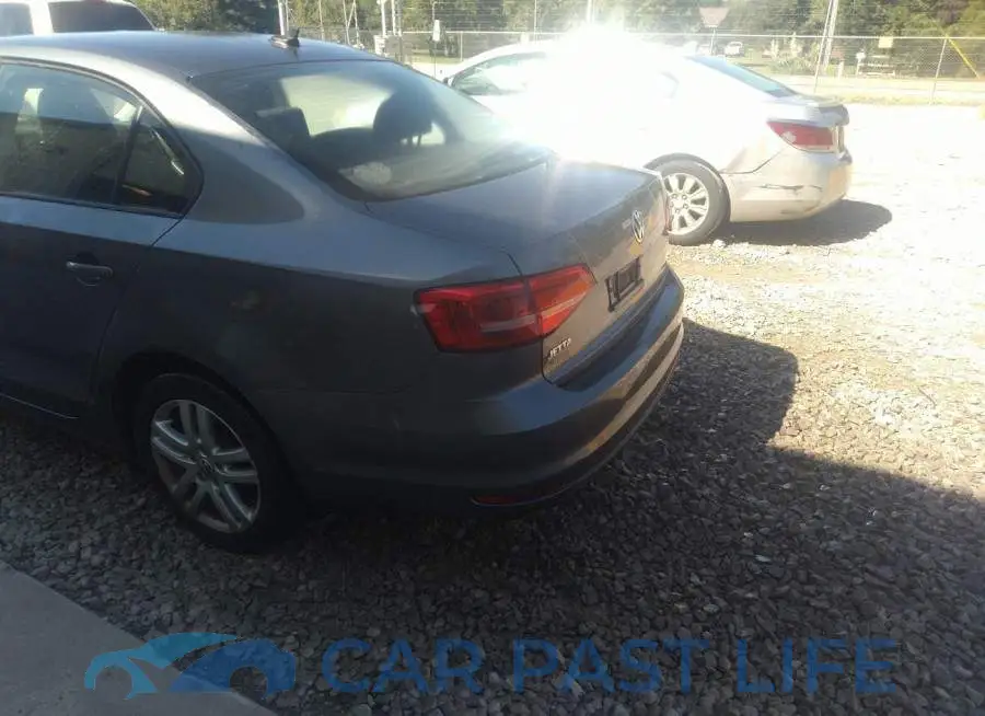 3VW1K7AJXFM231375# 6