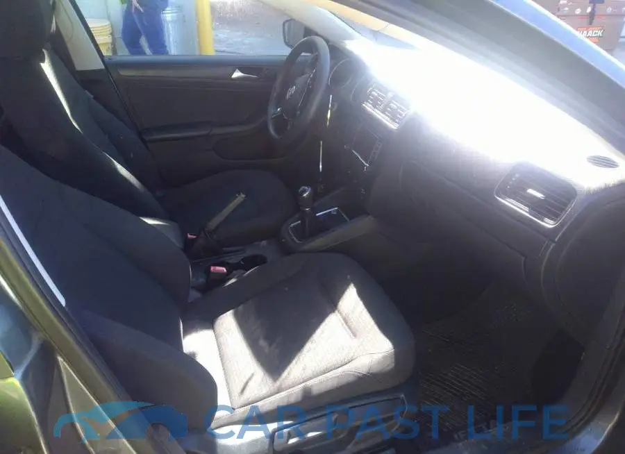 3VW1K7AJXFM231375# 5