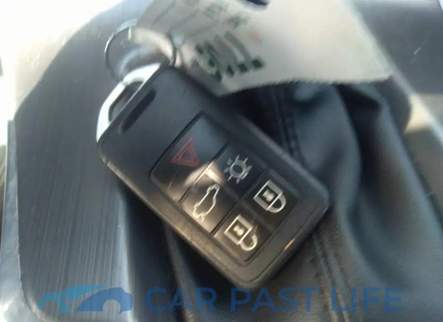 YV4612HK6G1003107# 11