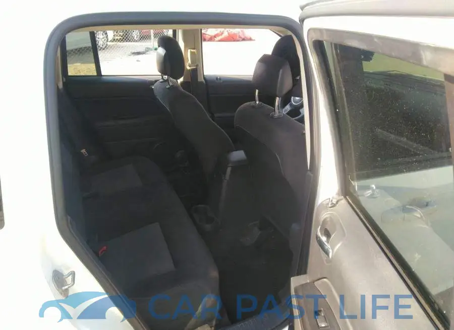 1C4NJCBA4FD104597# 8