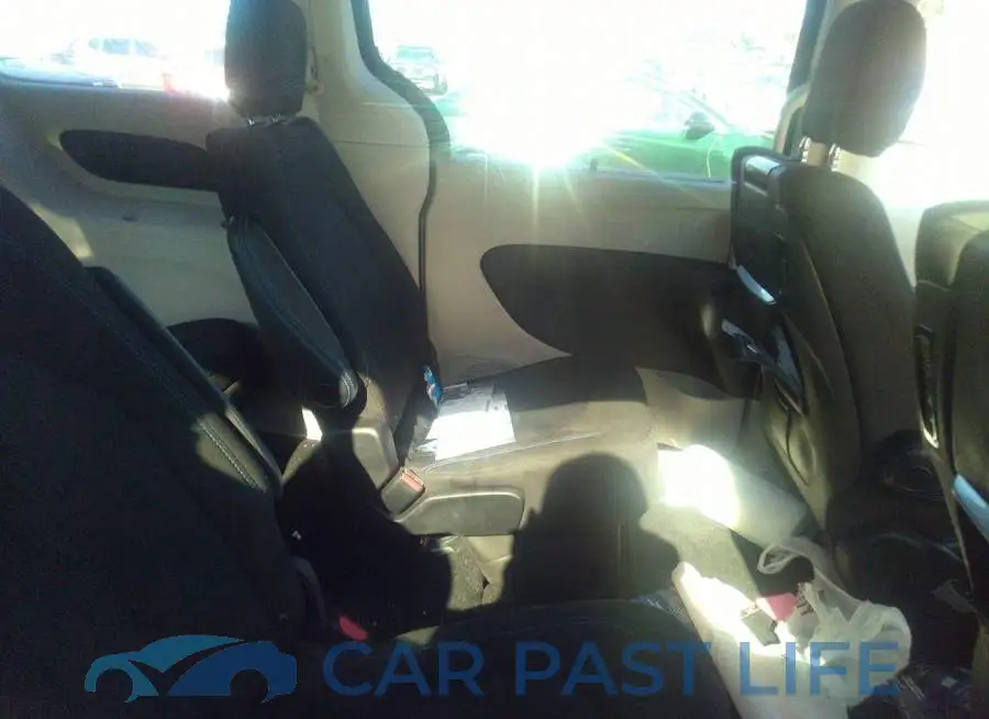 2C4RC1FG4MR591275# 8