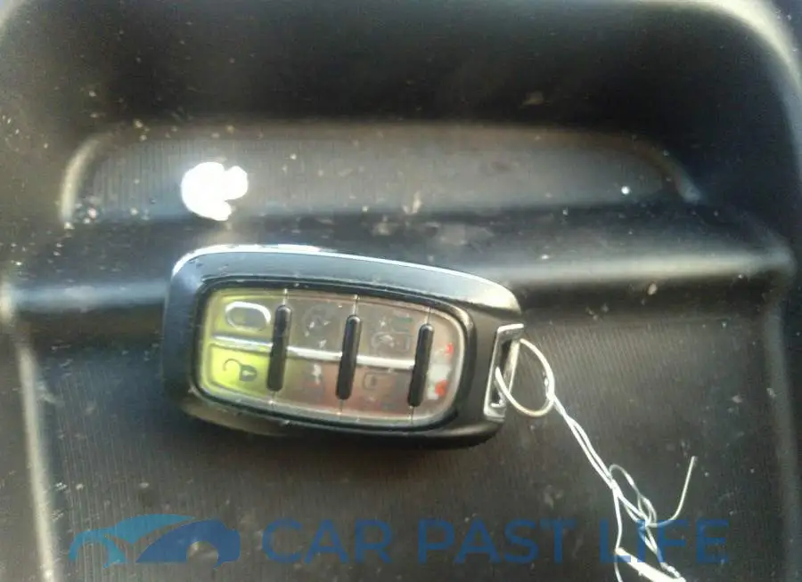 2C4RC1FG4MR591275# 11