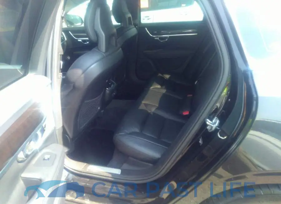 YV1A22MK2H1015041# 8