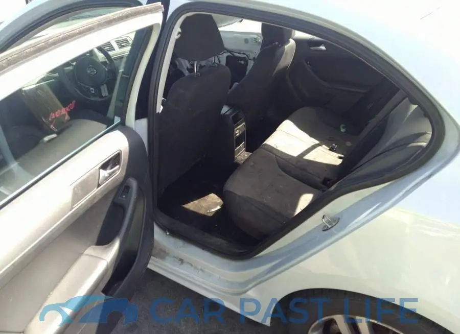 3VW2B7AJ0HM316538# 8