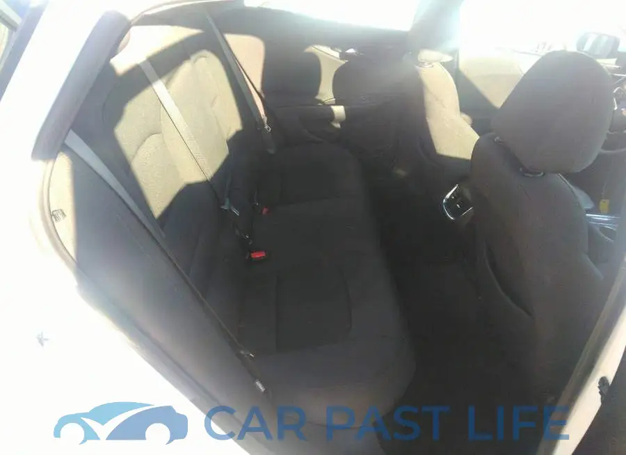 1G1ZD5ST4LF124220# 8