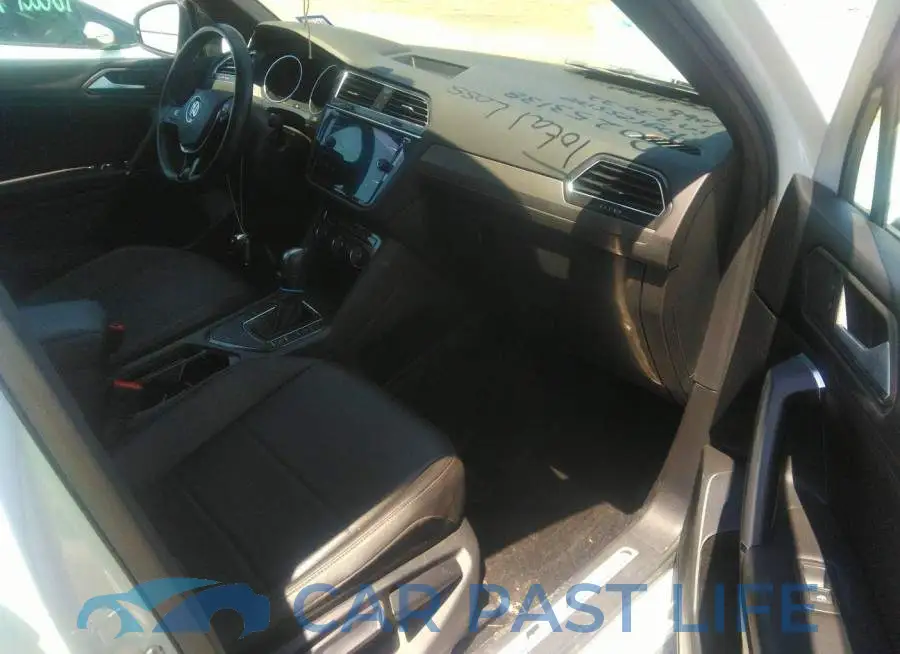 3VV3B7AX1LM169782# 5