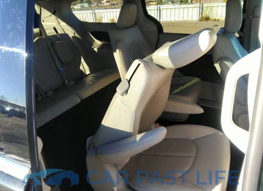 2C4RC1L74MR602800# 8
