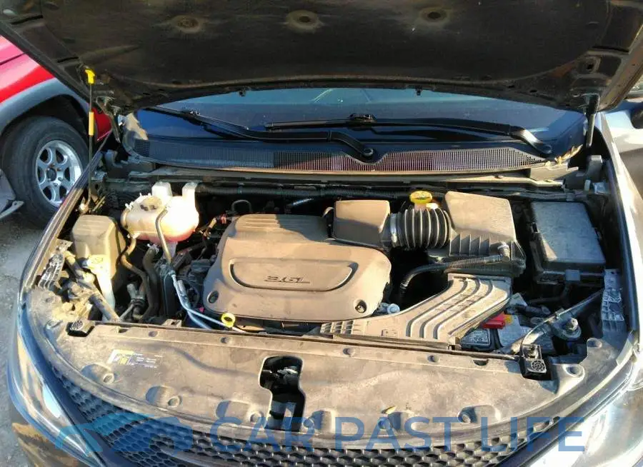 2C4RC1EG4LR274676# 10