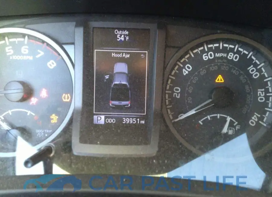 3TMCZ5AN3KM206925# 7