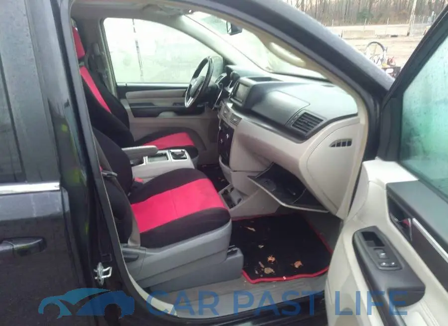 2C4RVACG9CR276288# 5
