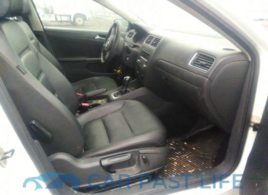 3VWD17AJ0EM283273# 5