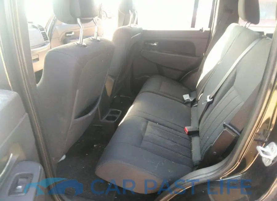 1C4PJLAK1CW103720# 8