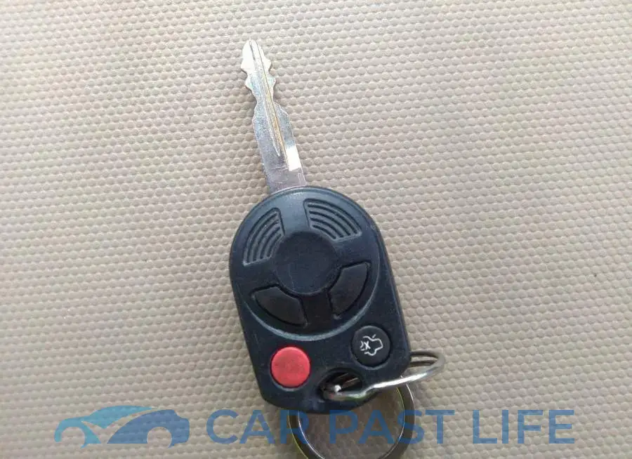 1FMCU9EG2CKA43190# 11