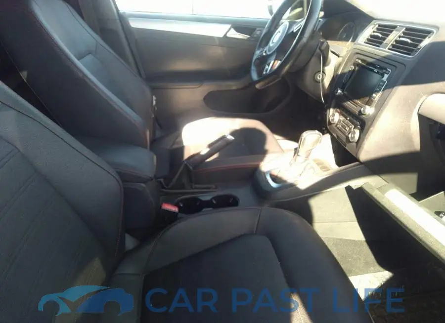 3VW4A7AJ0CM017572# 5