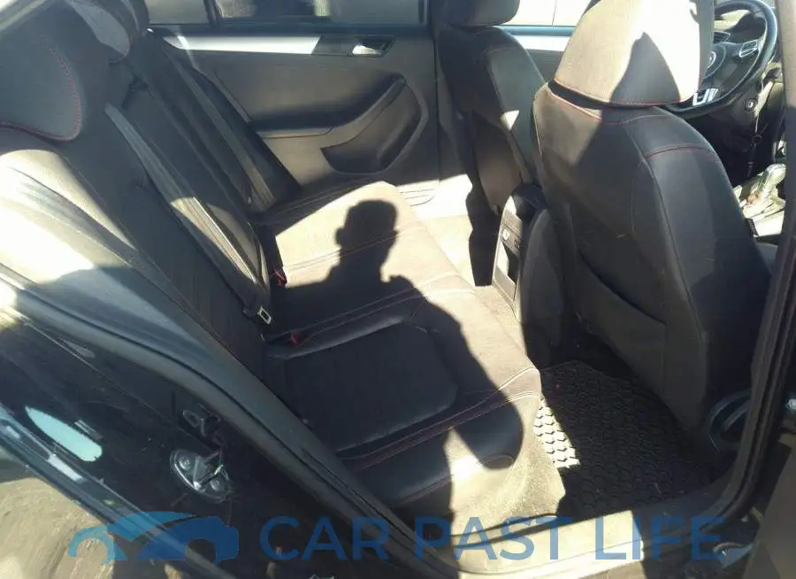 3VW4A7AJ0CM017572# 8