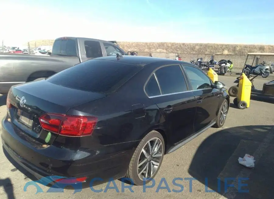 3VW4A7AJ0CM017572# 4